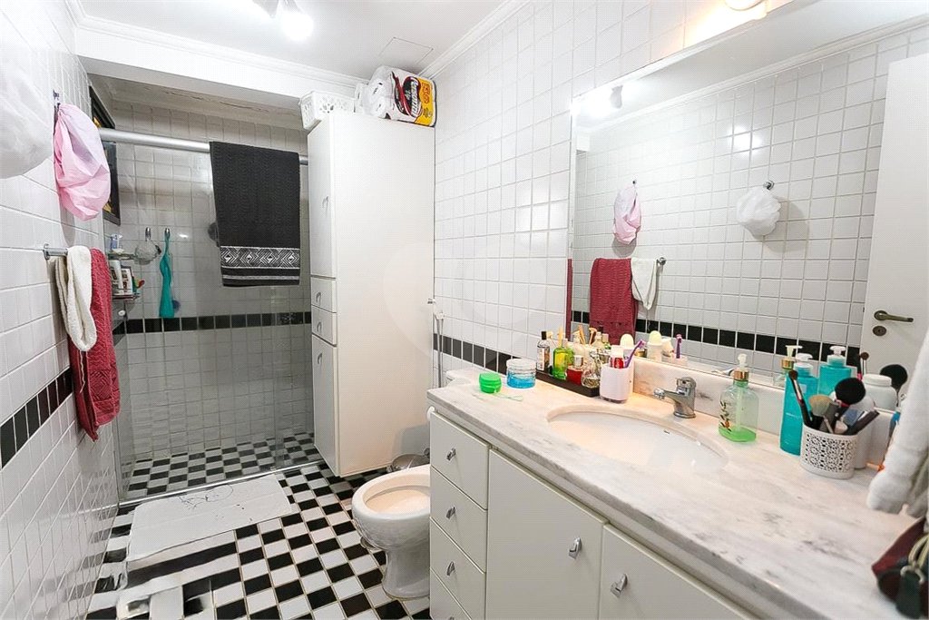 Apartamento à venda com 3 quartos, sendo 1 suíte,  em Paraíso do Morumbi, São Paulo, SP
