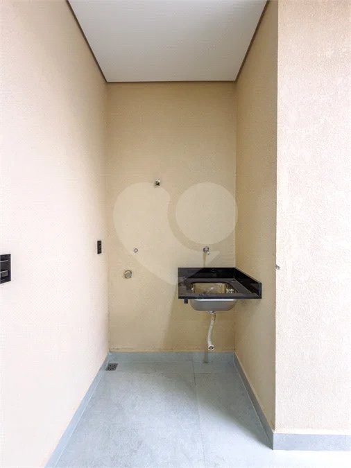Indaiatuba - Jardim Bom sucesso - Área total: 150m² - Área construída: 115m² - 3 dormitórios sendo 1 suíte com armário planejado;Sala para dois ambientes; Banheiros com box gabinetes e espelhos; Área gourmet com churrasqueira a carvão e móveis planejados; Lavanderia coberta; Ar condicionado na sala