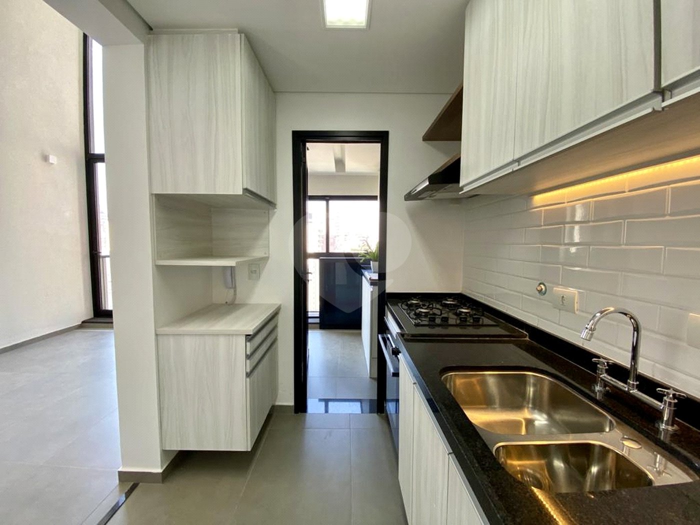 Apartamento para alugar com 3 quartos, sendo 2 suítes,  em Vila Olímpia, São Paulo, SP