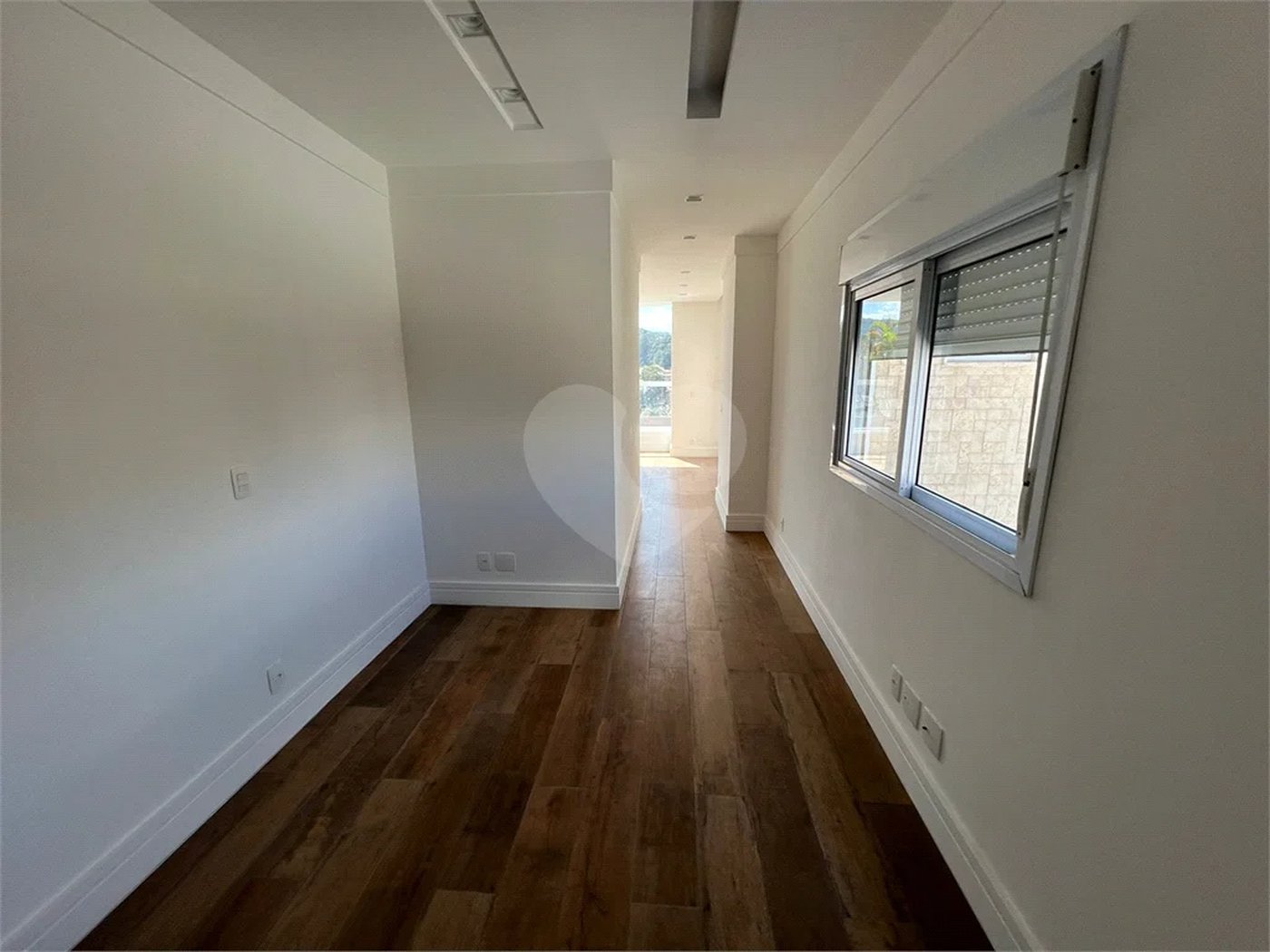 Residencial Tremembe Casa Linda - 255 mts - 04 dormit sendo 02 suites , 5 wcs - 04 vagas