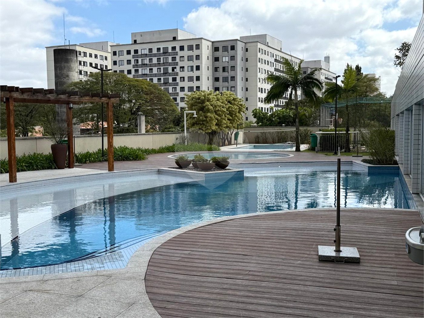 Apartamento à venda com 4 quartos, sendo 3 suítes, em Campo Grande, São Paulo, SP