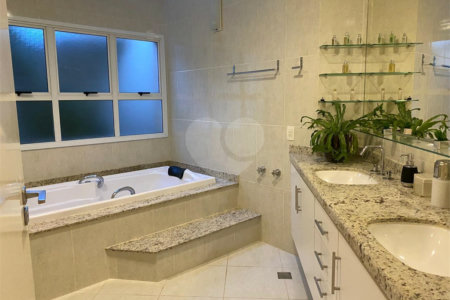 Casa à venda ou para alugar com 4 suítes no condomínio Shamballa I, Atibaia - SP