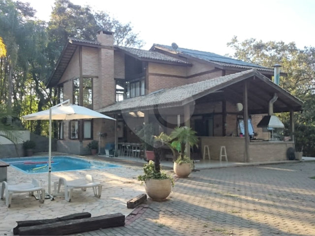 Sobrado à venda com 3 quartos, sendo 2 suítes,  em Roseira, Mairiporã, SP