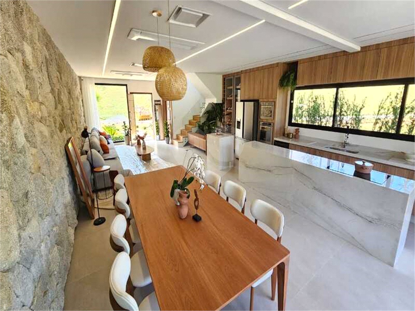 Casa à venda com 3 suítes no condomínio Lagú, São Roque - SP