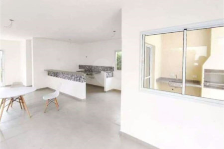 Casa à venda com 3 quartos, sendo 1 suíte, no condomínio Villaggio Viana, Cotia - SP