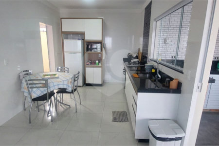 Casa à venda com 3 suítes no condomínio Riviera dos Pássaros, Joanópolis - SP