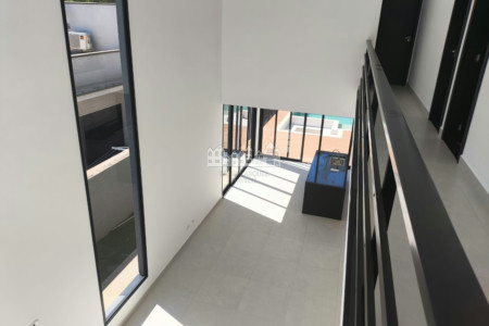 Casa à venda com 5 quartos, sendo 3 suítes, no condomínio Figueira Garden, Atibaia - SP