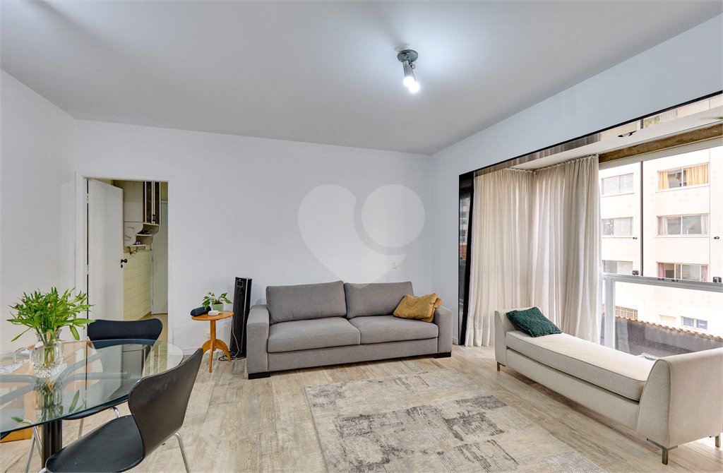 Apartamento à venda com 3 quartos, sendo 1 suíte, em Vila Olímpia, São Paulo, SP