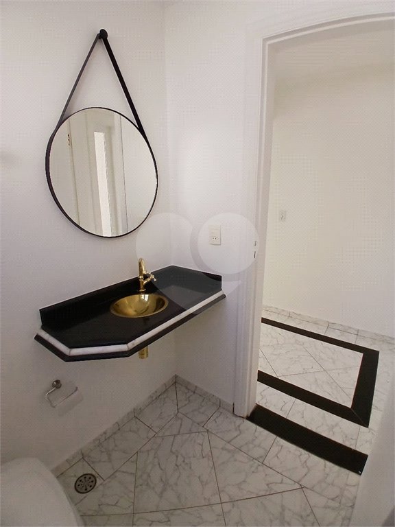 Casa à venda com 4 quartos, sendo 2 suítes, no condomínio Flamboyant, Atibaia - SP