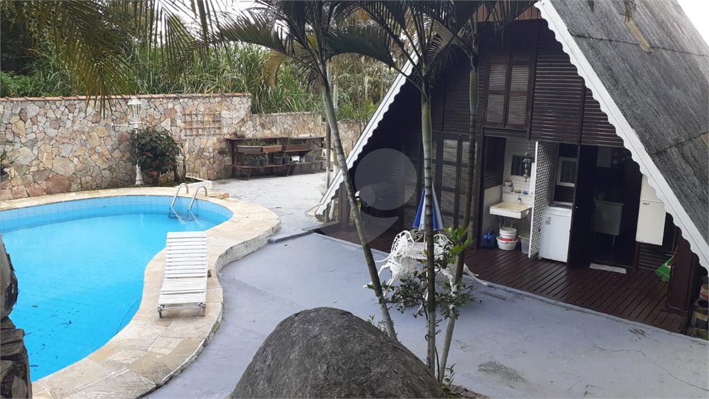 Sobrado à venda com 3 quartos, sendo 1 suíte, em Samambaia, Mairiporã, SP