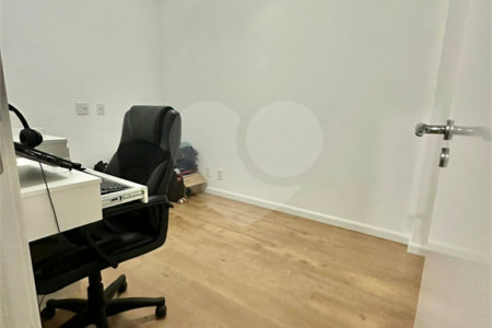 Apartamento à venda com 3 quartos, sendo 1 suíte,  em Vila Andrade, São Paulo, SP