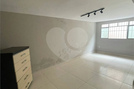 Sobrado à venda com 3 quartos, sendo 2 suítes,  em Vila Oliveira, Mogi das Cruzes, SP