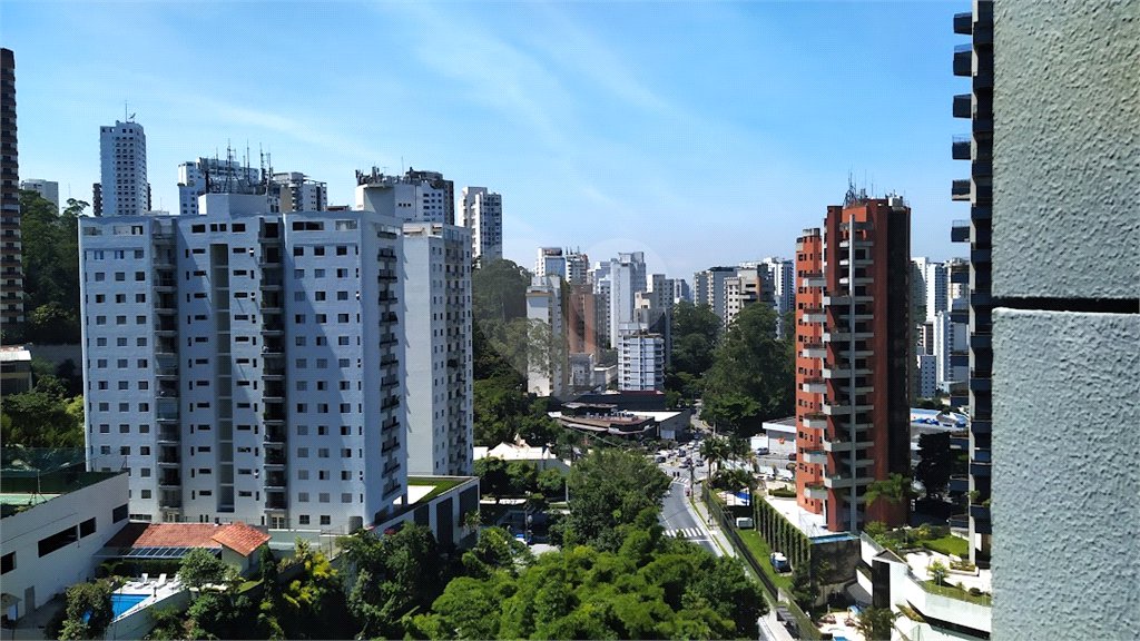 Apartamento à venda com 3 suítes em Jardim Londrina, São Paulo, SP