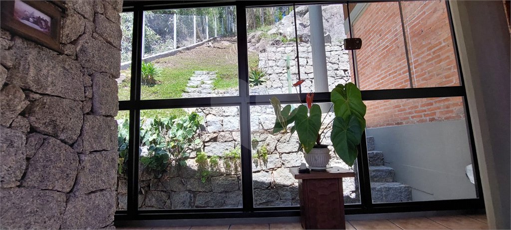 Casa à venda com 3 quartos, sendo 2 suítes, no condomínio Alpes de Caieiras, Caieiras - SP