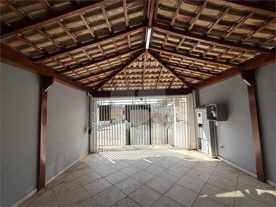 Sobrado à venda com 3 quartos, sendo 1 suíte,  em Parque Vitória, São Paulo, SP