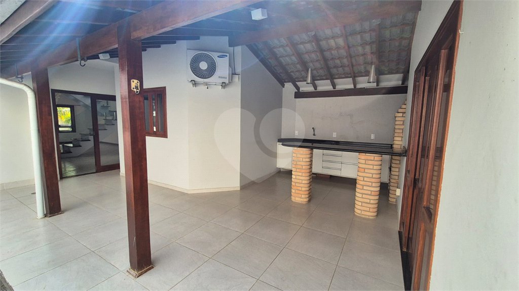 Casa à venda com 4 quartos, sendo 2 suítes, no condomínio Residencial Grape Village, Vinhedo - SP