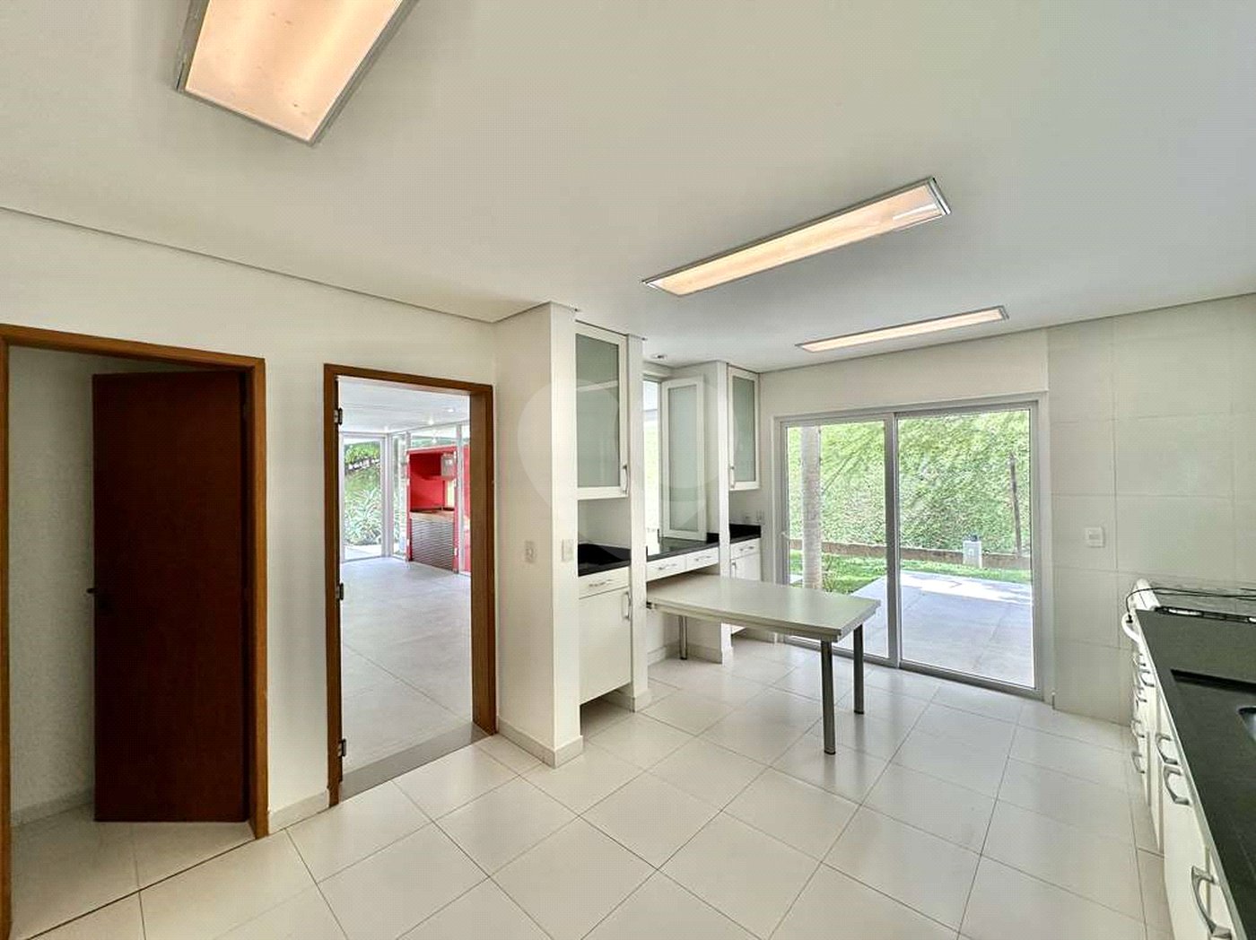 Casa à venda com 4 suítes no condomínio Recanto Impla, Carapicuíba - SP