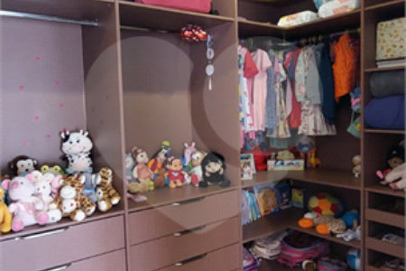 Casa à venda com 3 suítes no condomínio Figueira Garden, Atibaia - SP