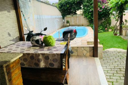 Casa à venda com 4 quartos, sendo 3 suítes, no condomínio Morada da Serra Residencial, Rio de Janeiro - RJ