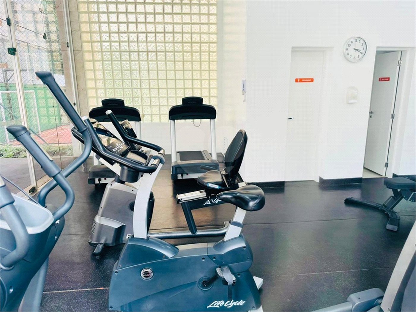 Apartamento à venda ou para alugar com 4 quartos, sendo 1 suíte, em Itaim Bibi, São Paulo, SP