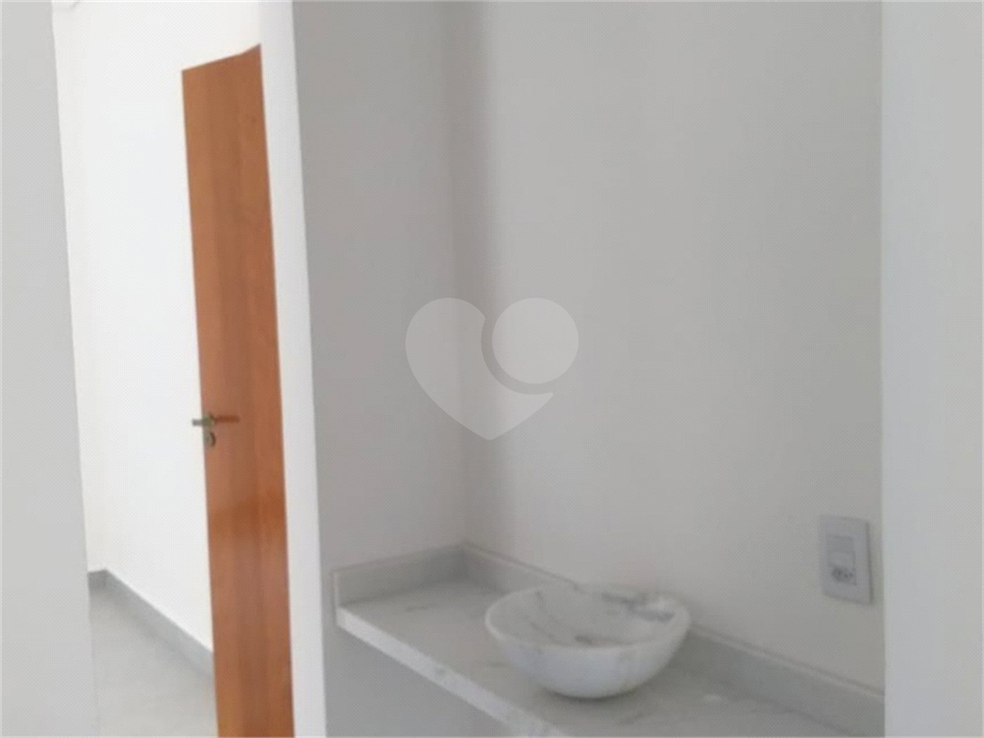 Casa à venda com 2 quartos, sendo 1 suíte, no condomínio Figueira Garden, Atibaia - SP