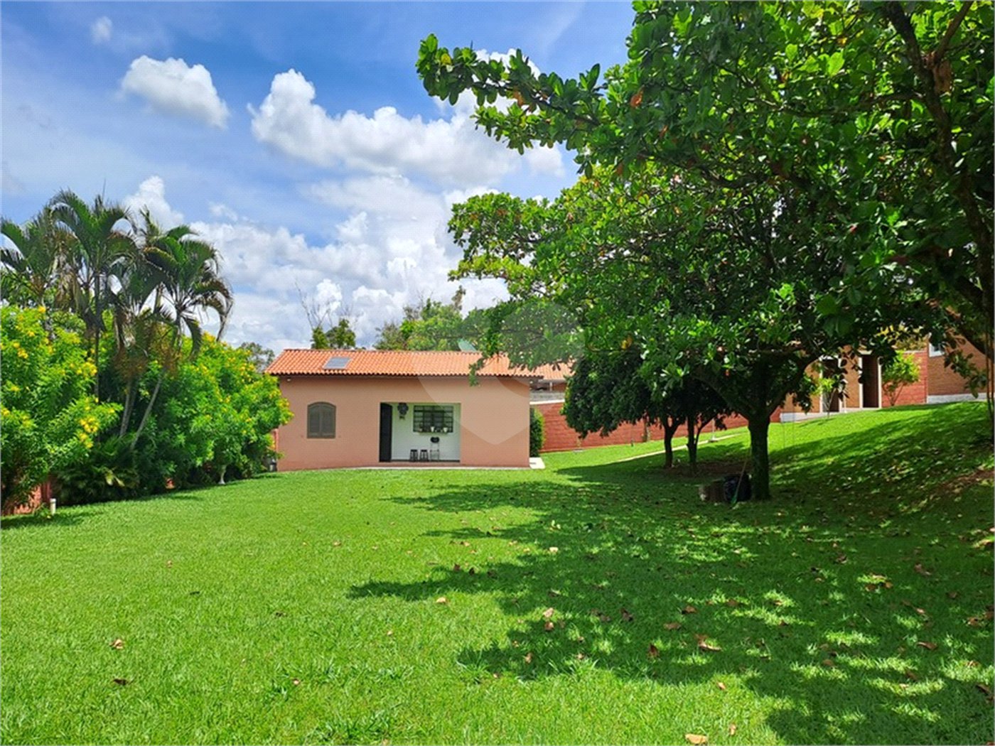 Casa à venda com 3 quartos, sendo 1 suíte, no condomínio Residencial Vale das Laranjeiras, Indaiatuba - SP