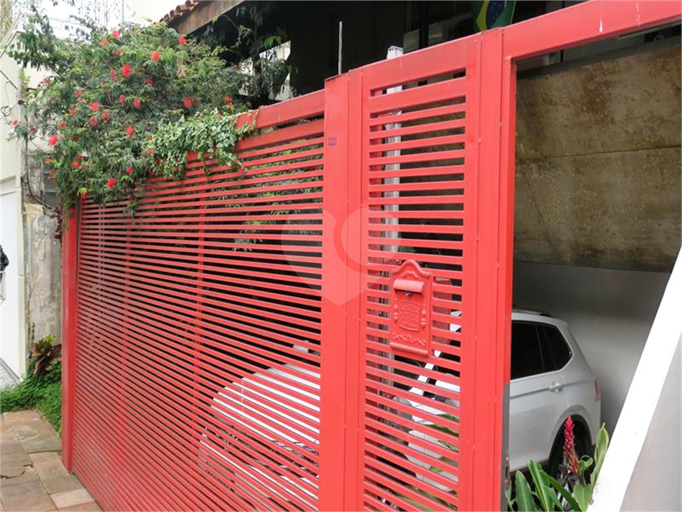 Casa à venda com 4 quartos, sendo 2 suítes, em Jardim Leonor, São Paulo, SP