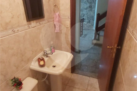 Sobrado à venda com 7 quartos, sendo 2 suítes, em Jardim Marajoara, São Paulo, SP