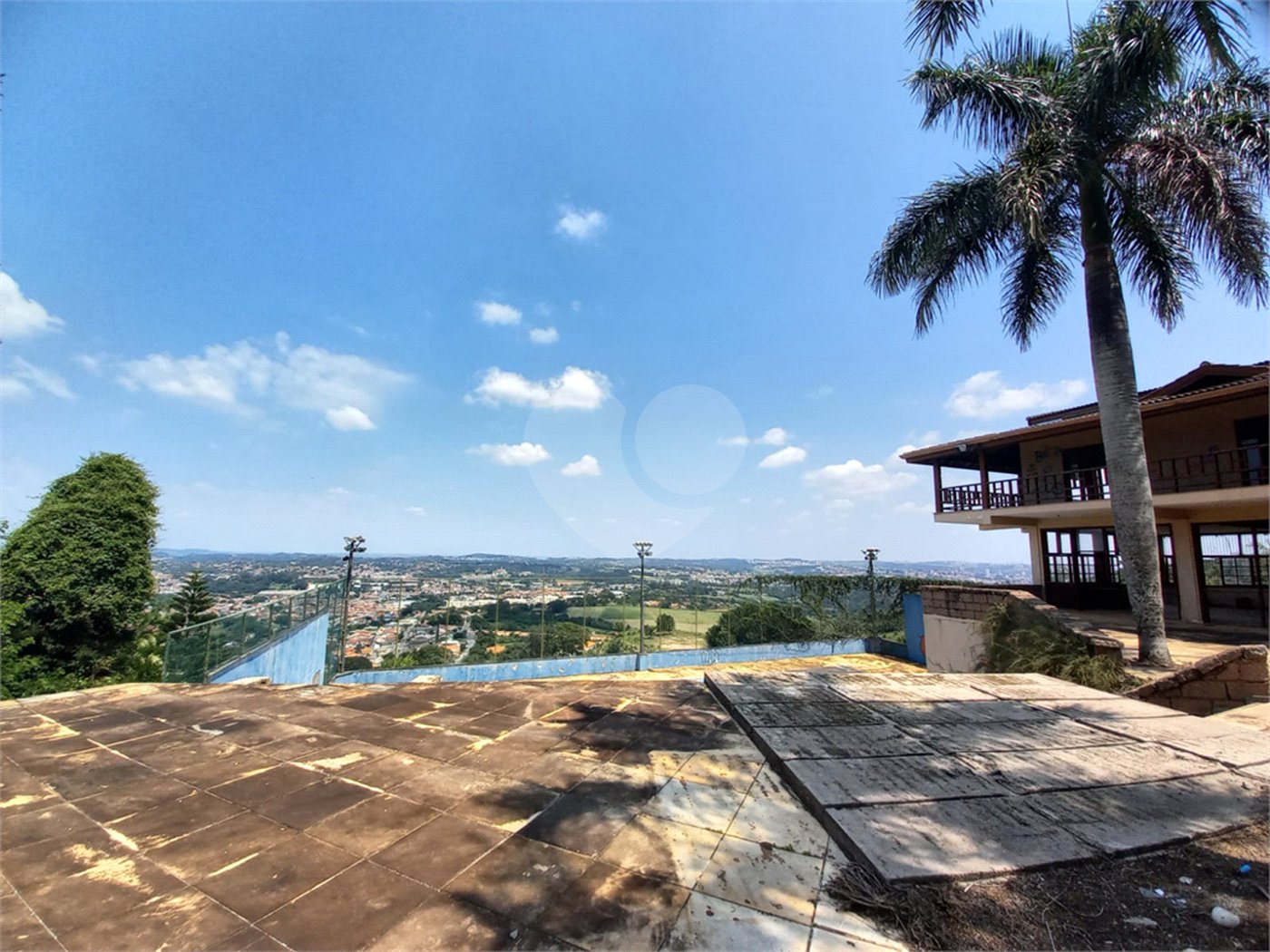 Casa à venda com 14 quartos, sendo 10 suítes, no condomínio Rua do Observatorio 2270, Vinhedo - SP