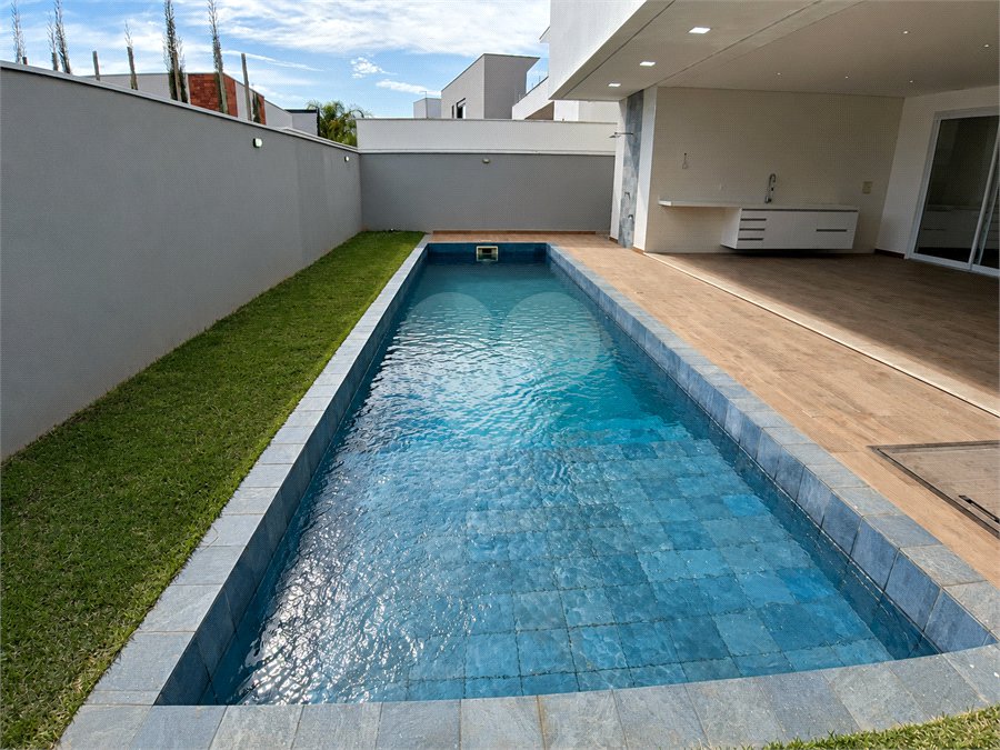 Casa à venda com 4 suítes no condomínio Alphaville Nova Esplanada 1, Votorantim - SP
