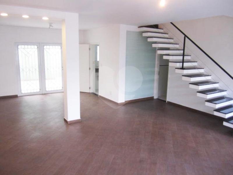 Casa à venda com 4 quartos, sendo 2 suítes, em Moema, São Paulo, SP