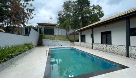 Casa à venda com 3 quartos, sendo 1 suíte,  em Jardim Estância Brasil, Atibaia, SP