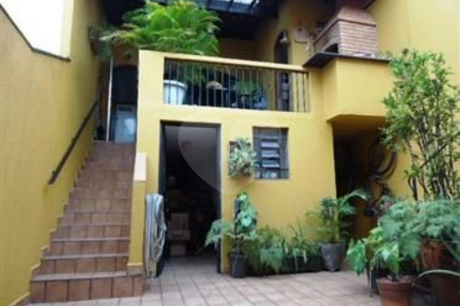 Sobrado à venda com 3 quartos, sendo 1 suíte, em Parada Inglesa, São Paulo, SP