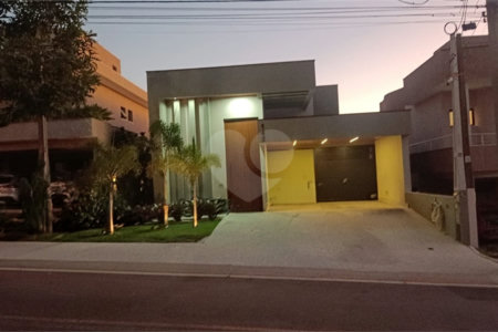 Casa à venda com 4 suítes no condomínio Sta Morriz, Campinas - SP