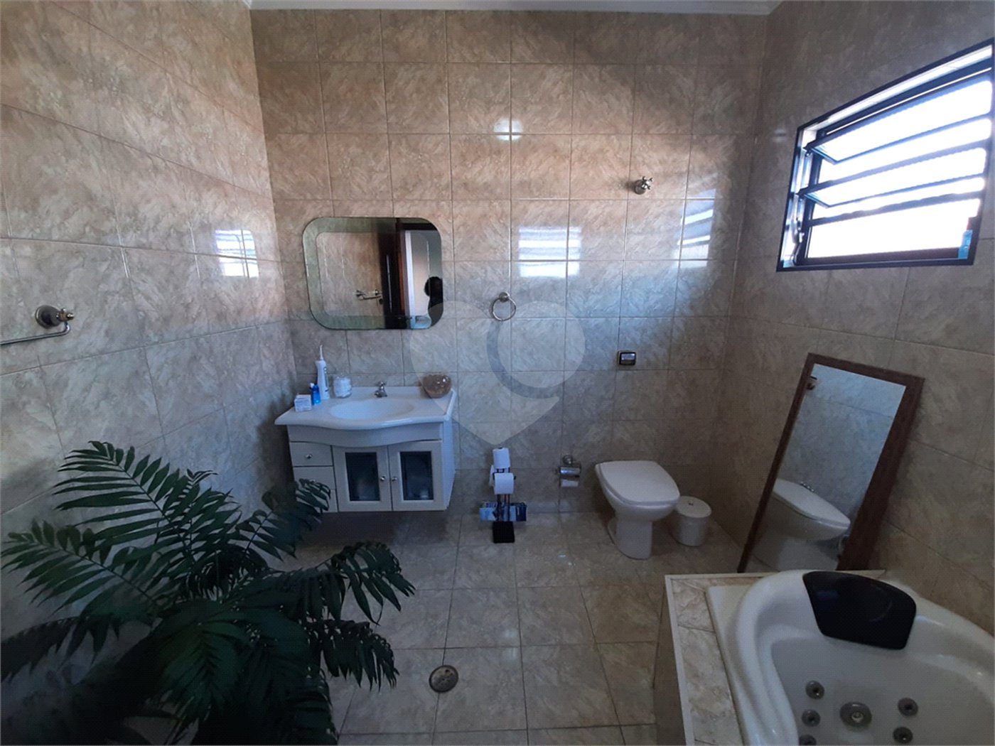 Sobrado à venda com 5 quartos, sendo 1 suíte, em Tremembé, São Paulo, SP