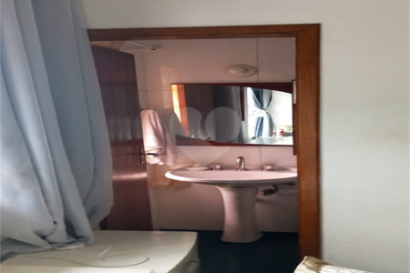 Casa à venda com 3 quartos, sendo 1 suíte,  em Lapa de Baixo, São Paulo, SP