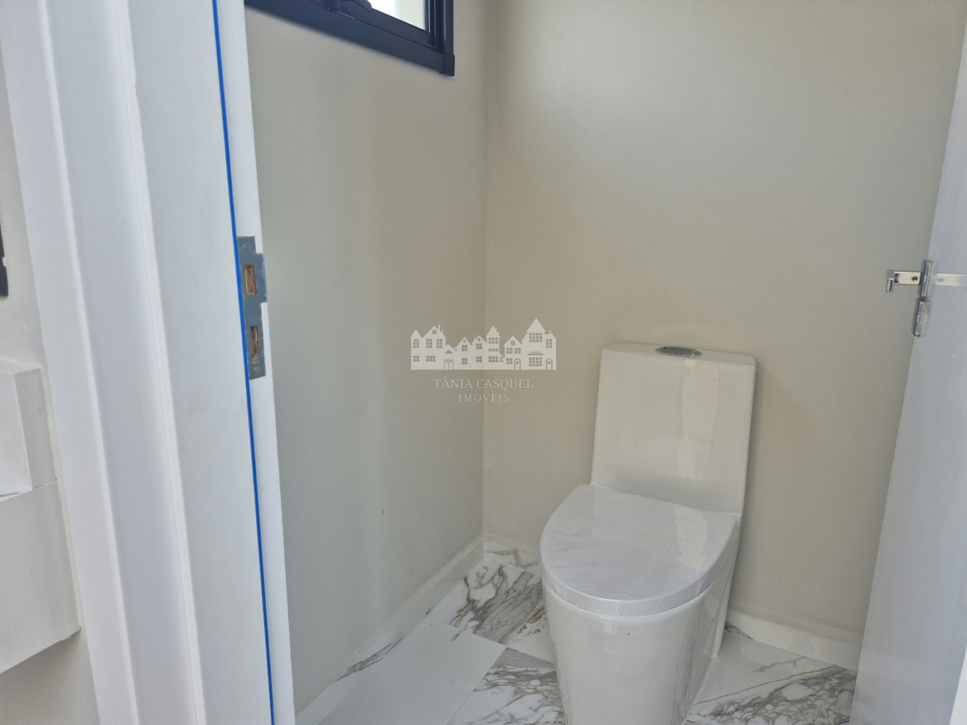 Casa térrea à venda com 4 quartos, sendo 2 suítes, no condomínio Alto da Floresta, Bom Jesus dos Perdões - SP