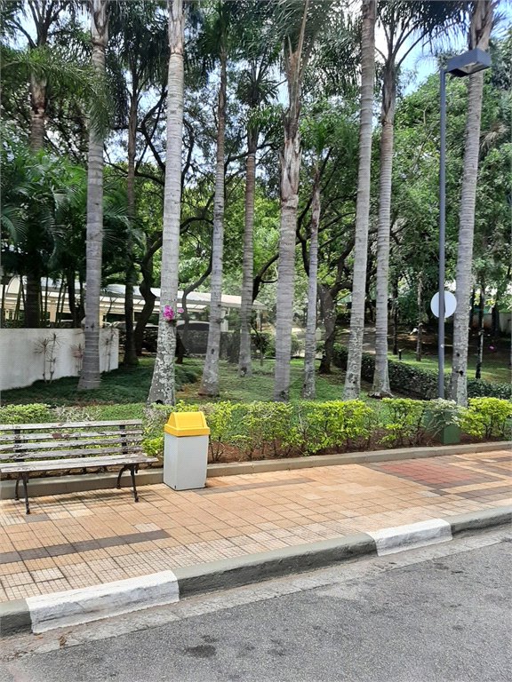 Apartamento à venda com 3 quartos, sendo 1 suíte, em Santo Amaro, São Paulo, SP