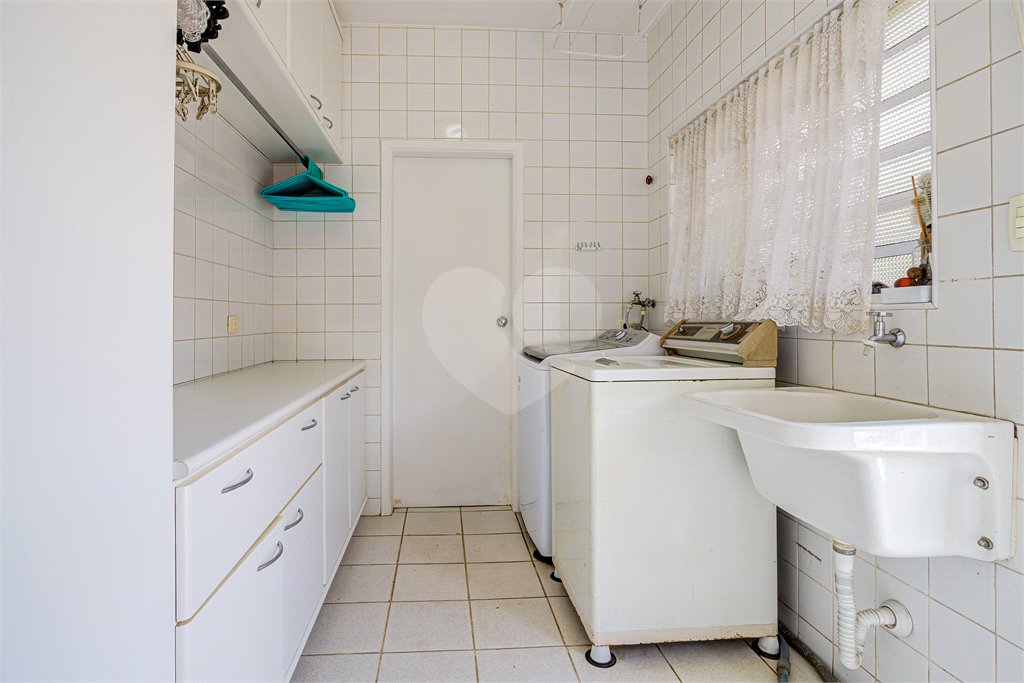 Sobrado à venda com 5 quartos, sendo 3 suítes, em Chácara Monte Alegre, São Paulo, SP