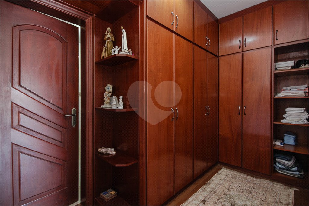 Casa à venda com 4 quartos, sendo 3 suítes, em City América, São Paulo, SP