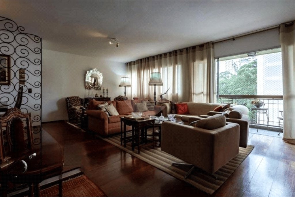 Apartamento à venda com 3 quartos, sendo 1 suíte,  em Vila Andrade, São Paulo, SP