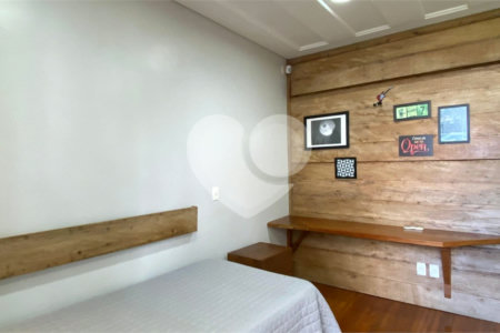 Casa à venda com 1 quarto, sendo 3 suítes, no Centro, Porto Seguro, BA