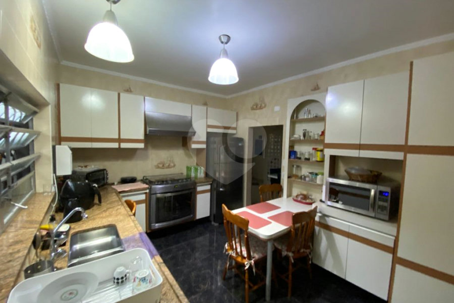 Casa à venda com 5 quartos, sendo 1 suíte,  no condomínio Casa, São Paulo - SP