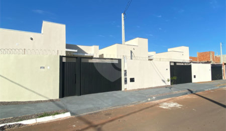 Casa à venda com 2 quartos, sendo 1 suíte,  em Ipê, Três Lagoas, MS