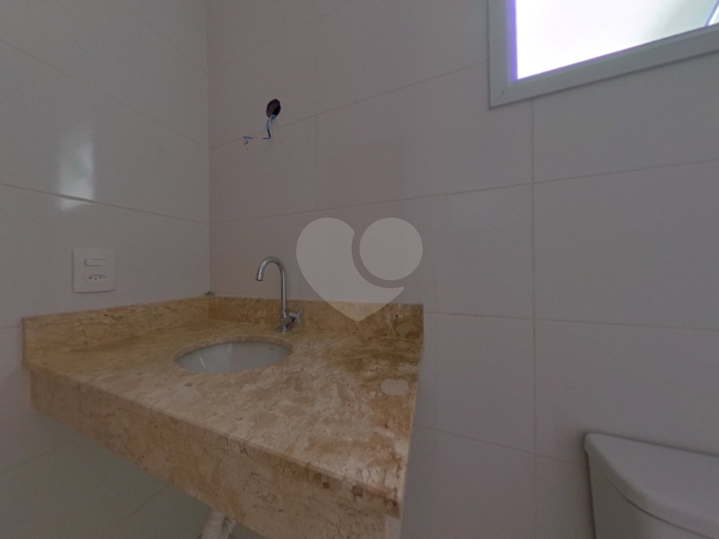 Casa à venda com 3 quartos, sendo 1 suíte, no condomínio Professora Romilde Nogueira de Sá, São Paulo - SP