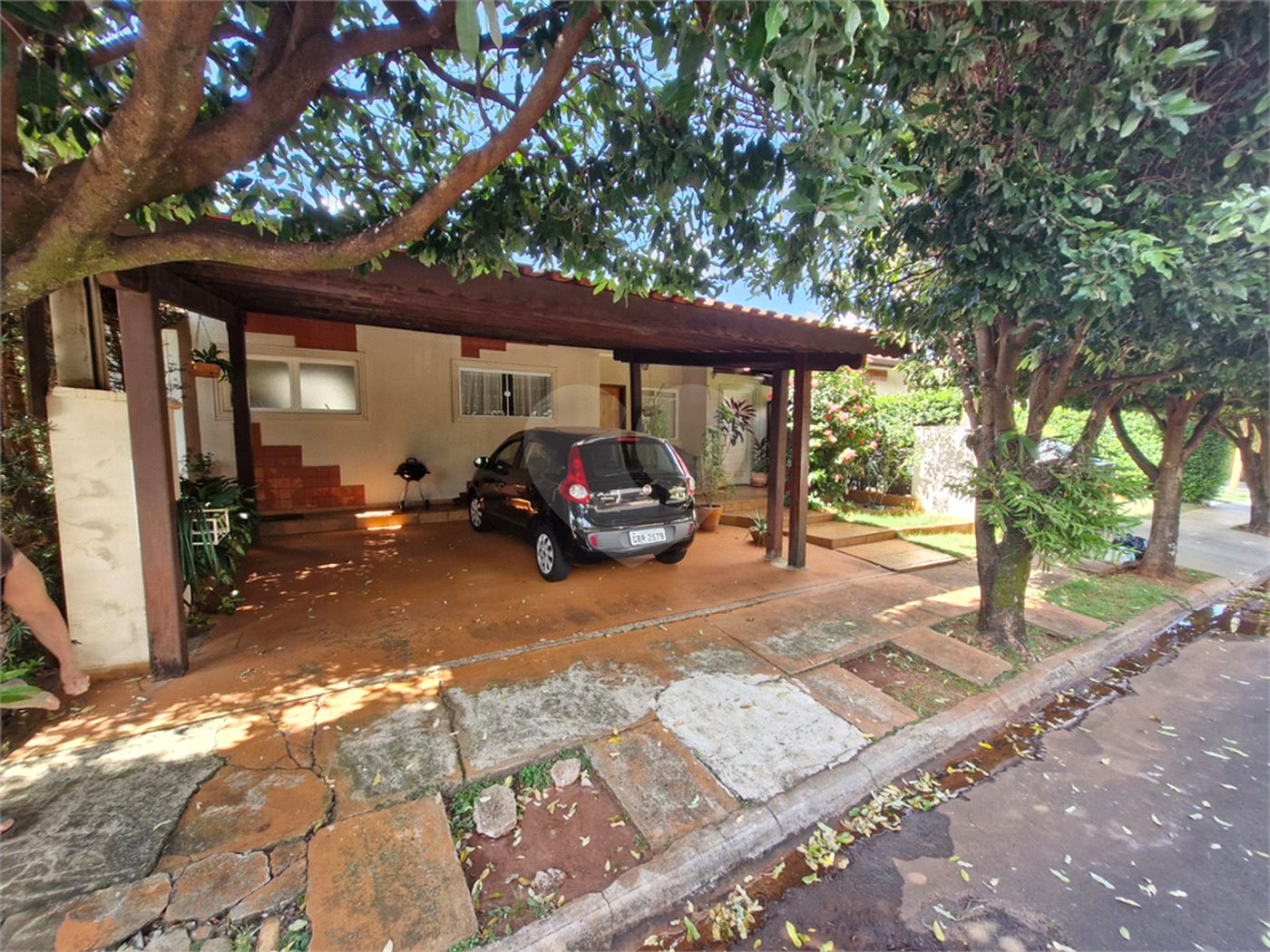 Casa à venda ou para alugar com 3 quartos, sendo 1 suíte, no condomínio Rsidencial Jatoba, Ribeirão Preto - SP
