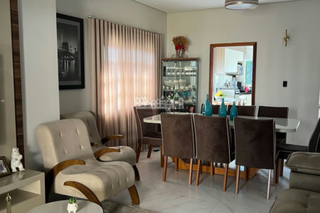Casa à venda com 3 quartos, sendo 1 suíte,  em Retiro das Fontes, Atibaia, SP