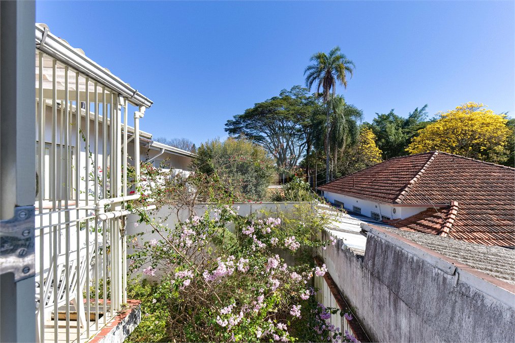 Casa de Vila à venda com 4 quartos, sendo 1 suíte, em Alto da Boa Vista, São Paulo, SP