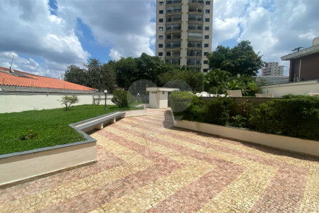Apartamento à venda com 3 quartos, sendo 1 suíte, em Campo Belo, São Paulo, SP