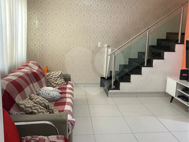 Casa à venda com 3 quartos, sendo 2 suítes,  no condomínio Ibarra, São Paulo - SP